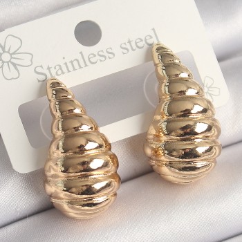 Pirinç Gold Renk İşlemeli Damla Model Kadın Küpe