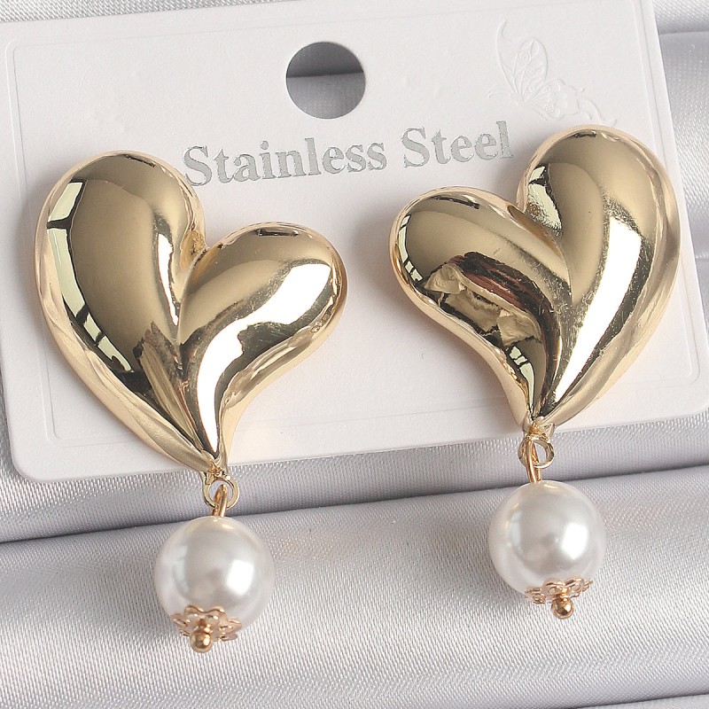 Pirinç Gold Renk Kalp Model Sallantı İnci Detay Kadın Küpe