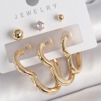 Pirinç Gold Renk Kalp Model Zirkon Taşlı Topçuk Detay Kadın Küpe Seti