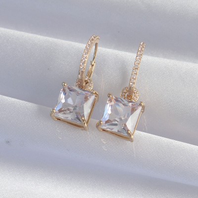 Pirinç Gold Renk Kare Zirkon Taşlı Halka Küpe