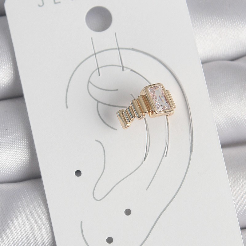 Pirinç Gold Renk Kare Zirkon Taşlı Kadın Kıkırdak Küpe