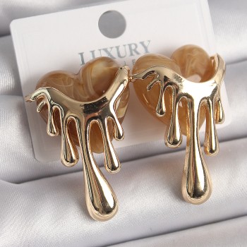 Pirinç Gold Renk Krem Sedefli Akan Kalp Model Kadın Küpe