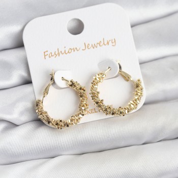 Pirinç Gold Renk Küçük Tırtıklı Halka Model Kadın Küpe