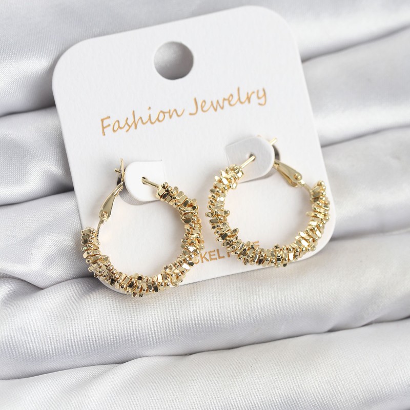 Pirinç Gold Renk Küçük Tırtıklı Halka Model Kadın Küpe