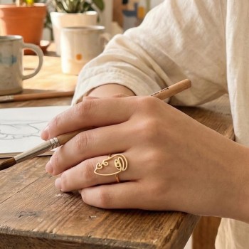 Pirinç Gold Renk Picasso Tarzı Tek Çizgi Yüz Model Kadın Yüzük