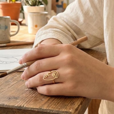 Pirinç Gold Renk Picasso Tarzı Tek Çizgi Yüz Model Kadın Yüzük
