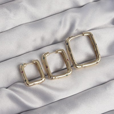 Pirinç Gold Renk Renkli Zirkon Taşlı Kare Model Küpe Seti