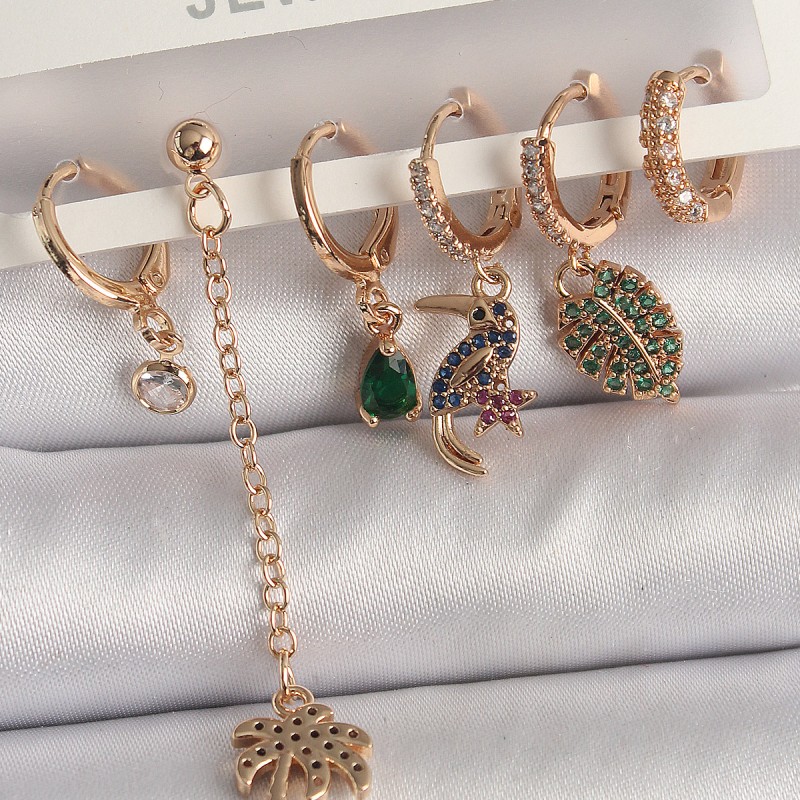 Pirinç Gold Renk Sallantı Zirkon Taşlı Ağaç Figür Kadın Küpe Seti