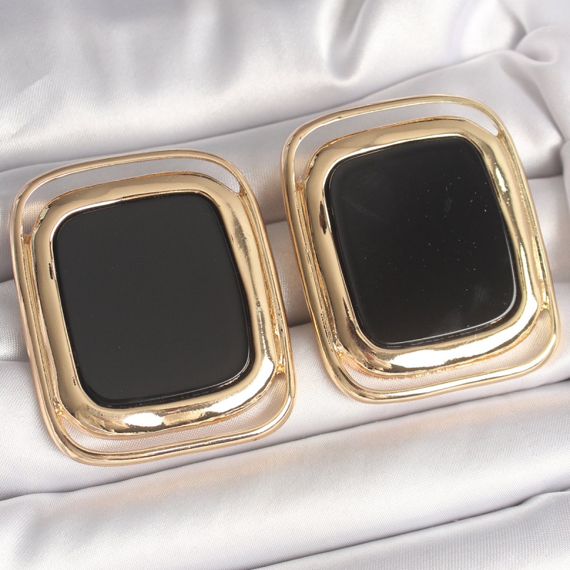 Pirinç Gold Renk Siyah Mineli Kare Model Kadın Küpe