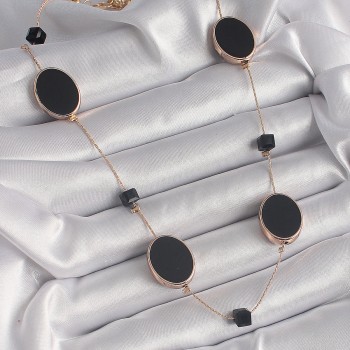Pirinç Gold Renk Siyah Renk Oval Siyah Küp Detay Kadın Kolye