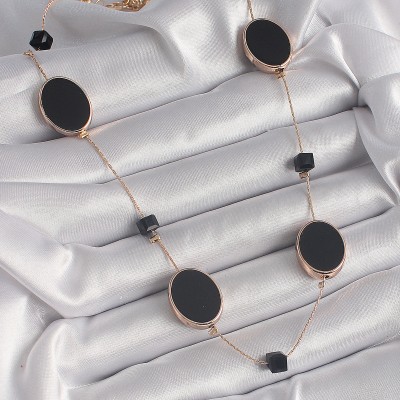 Pirinç Gold Renk Siyah Renk Oval Siyah Küp Detay Kadın Kolye