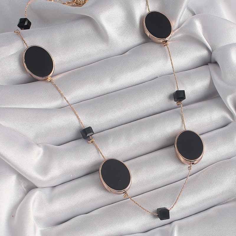 Pirinç Gold Renk Siyah Renk Oval Siyah Küp Detay Kadın Kolye