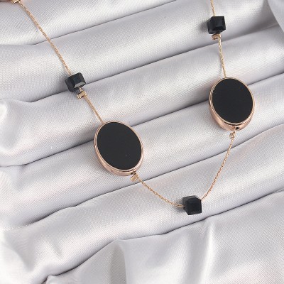 Pirinç Gold Renk Siyah Renk Oval Siyah Küp Detay Kadın Kolye
