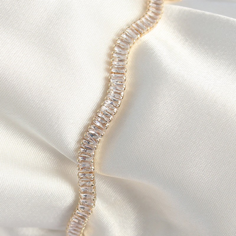 Pirinç Gold Renk Su Yolu Zirkon Taşlı Model Kadın Bileklik