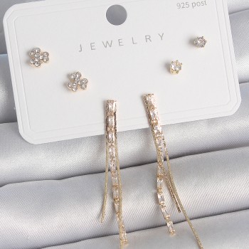 Pirinç Gold Renk Su Yolu Zirkon Taşlı Sallantı Model Çiçek Detay 925 Ayar Gümüş Çivi Kadın Küpe Seti