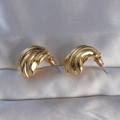 Pirinç Gold Renk Tırtıklı Bombe Model Küpe