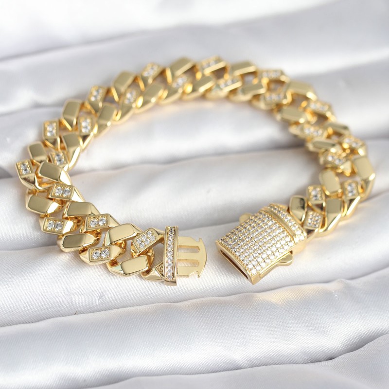 Pirinç Gold Renk VIP Exclusive Seri Gurmet Model Kadın Bileklik