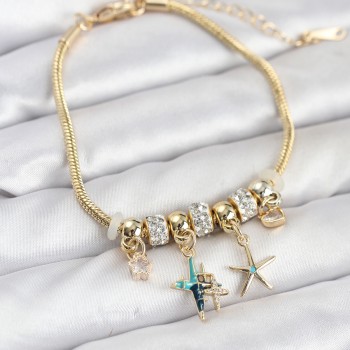 Pirinç Gold Renk Yıldız Model Charmlı Kadın Bileklik