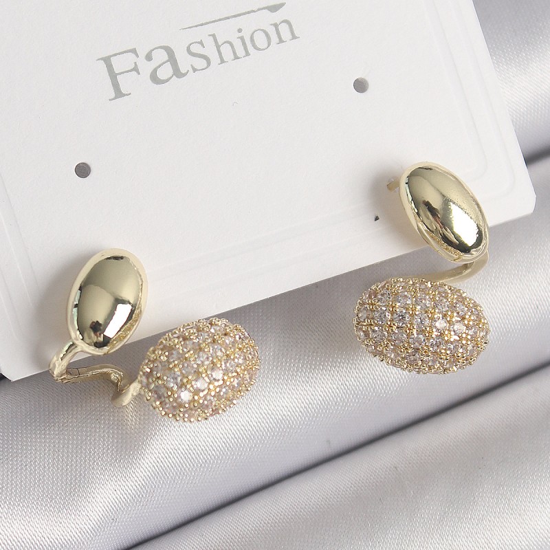 Pirinç Gold Renk Zirkon Taşlı Bombeli Model Kadın Küpe