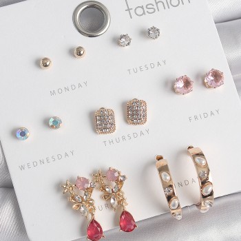 Pirinç Gold Renk Zirkon Taşlı Çiçek Figür İncili Halka Figür 7 Çift Kadın Küpe Seti