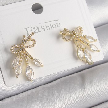 Pirinç Gold Renk Zirkon Taşlı Düğüm Model Damla Zirkon Taşlı Kadın Küpe