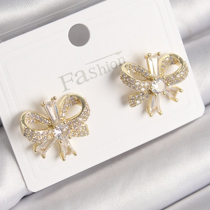 Pirinç Gold Renk Zirkon Taşlı Fiyonk Model Kadın Küpe