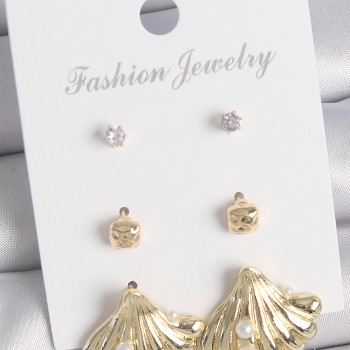 Pirinç Gold Renk Zirkon Taşlı İnci Detaylı Deniz Kabuğu Model 3 Çift Kadın Küpe Seti