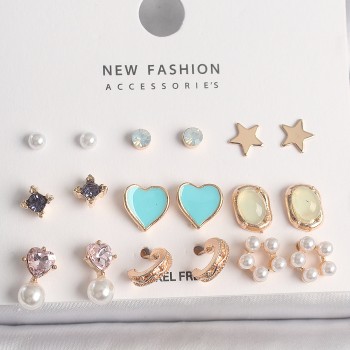 Pirinç Gold Renk Zirkon Taşlı İncili Çiçek Mavi Kalp Figür 9 Çift Kadın Küpe Seti