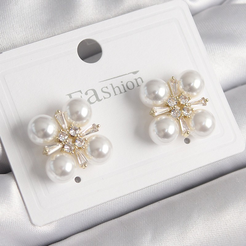 Pirinç Gold Renk Zirkon Taşlı İncili Kadın Küpe