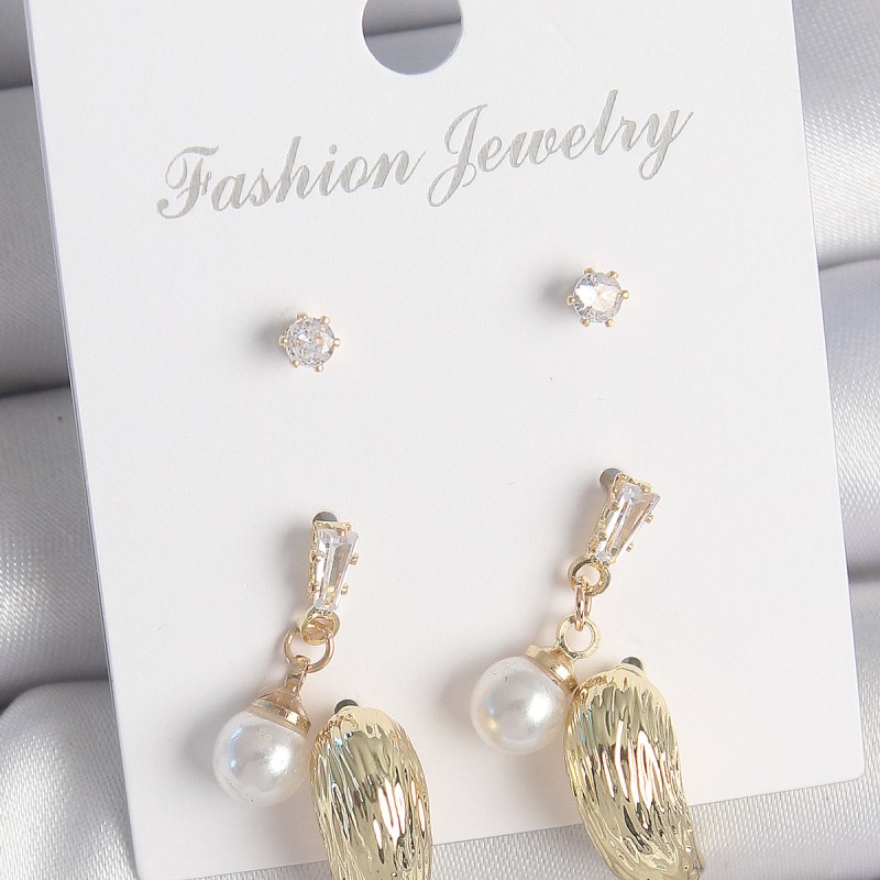 Pirinç Gold Renk Zirkon Taşlı İncili Sallantılı İşlemeli Damla Model 3 Çift Kadın Küpe Seti