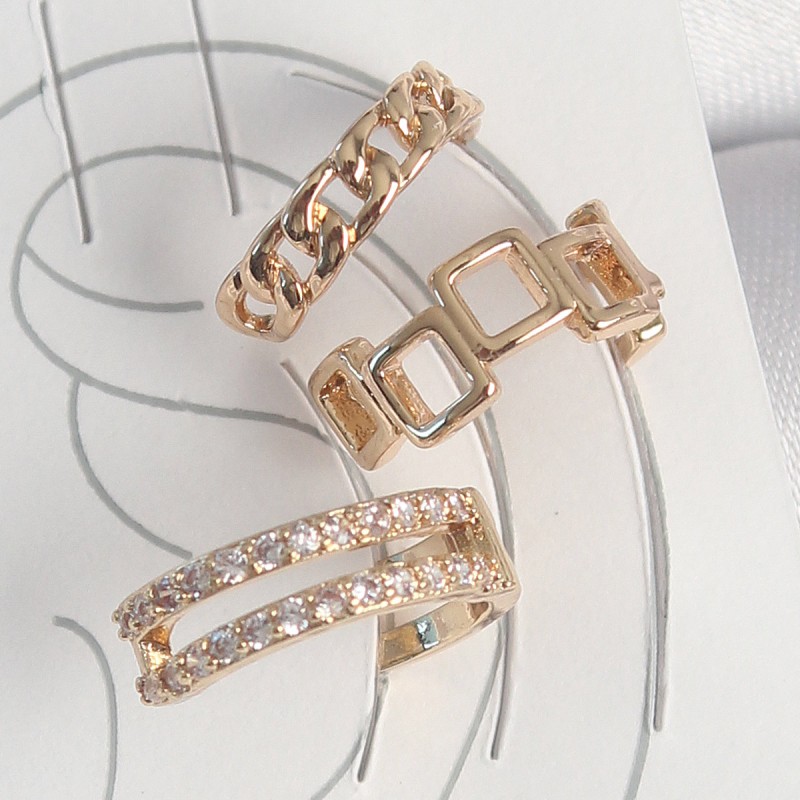 Pirinç Gold Renk Zirkon Taşlı Kare Zincir Model Kadın Kıkırdak Küpe