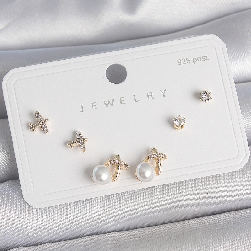 Pirinç Gold Renk Zirkon Taşlı Kelebek Model İnci Detay 925 Ayar Gümüş Çivi Kadın Küpe Seti