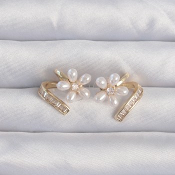 Pirinç Gold Renk Zirkon Taşlı Kıvrımlı İnci Çiçek Küpe