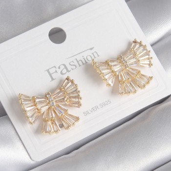 Pirinç Gold Renk Zirkon Taşlı Kurdele Model Kadın Küpe