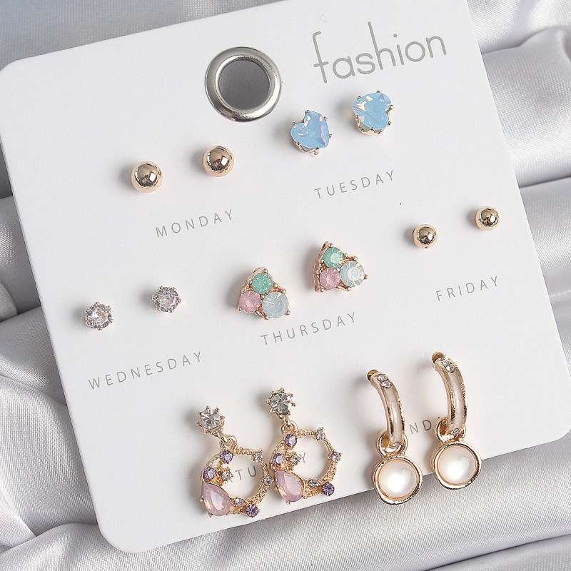 Pirinç Gold Renk Zirkon Taşlı Sallantı Halka Figür Kalp Detay 7 Çift Kadın Küpe