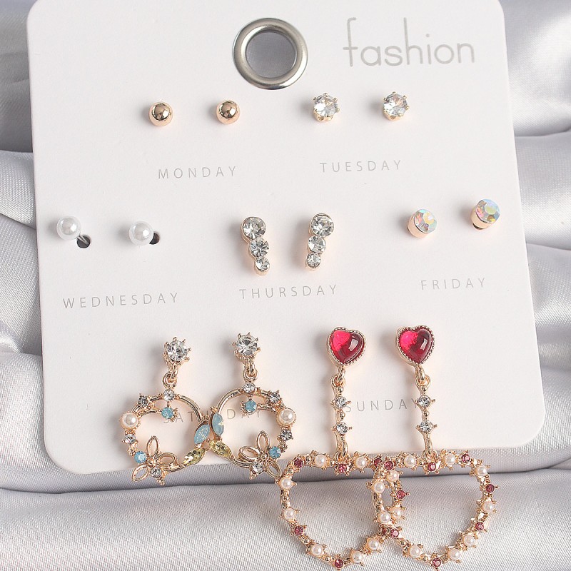 Pirinç Gold Renk Zirkon Taşlı Sallantı Kalp Figür 7 Çift Kadın Küpe Seti