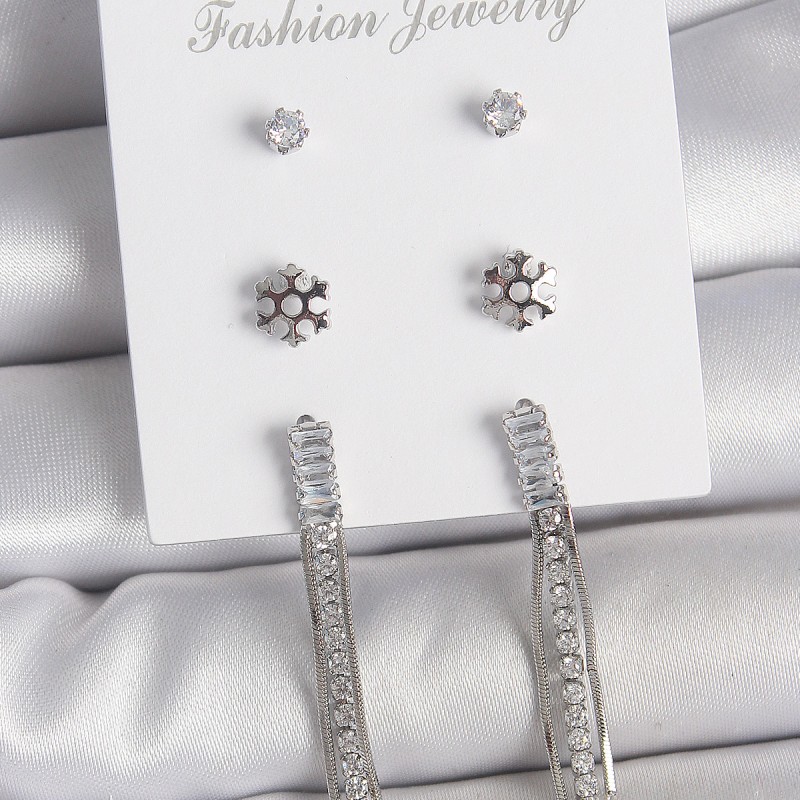 Pirinç Gold Renk Zirkon Taşlı Sallantılı Çiçek Detay 3 Çfit Kadın Küpe Seti