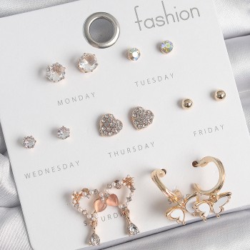 Pirinç Gold Renk Zirkon Taşlı Sallantılı Kalp Figür Kelebek Detay 7 Çift Kadın Küpe Seti