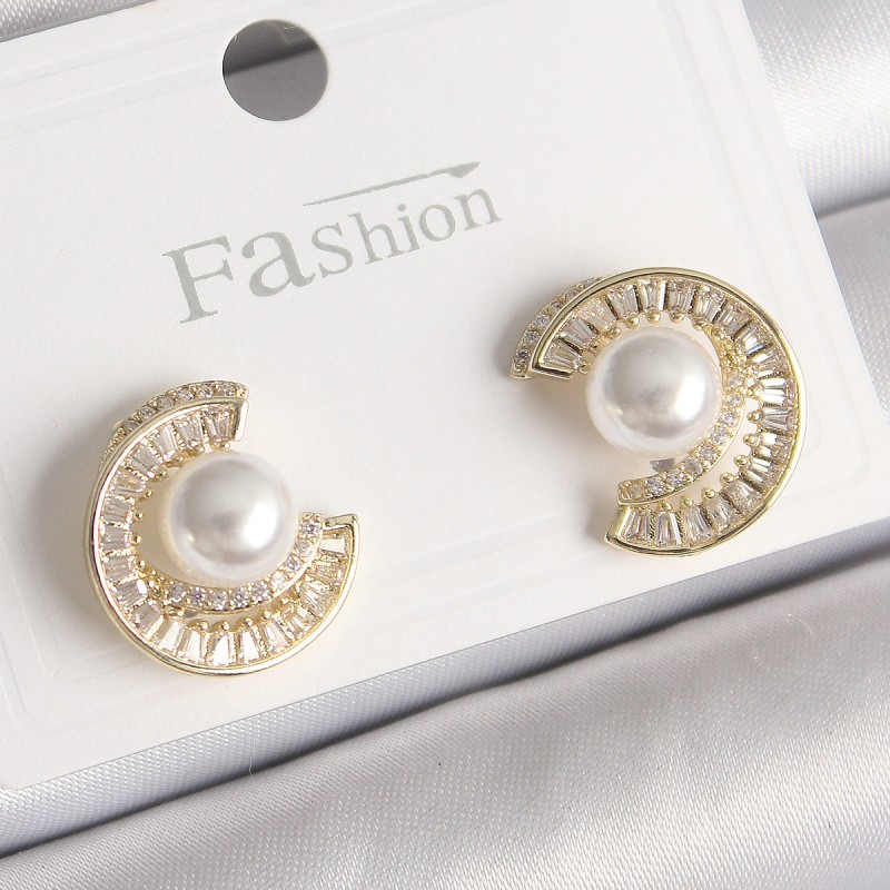 Pirinç Gold Renk Zirkon Taşlı Salyangoz Model İnci Detay Kadın Küpe