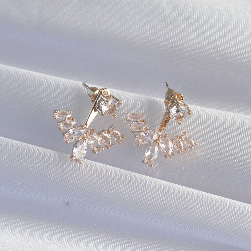 Pirinç Gold Renk Zirkon Taşlı V Model Küpe