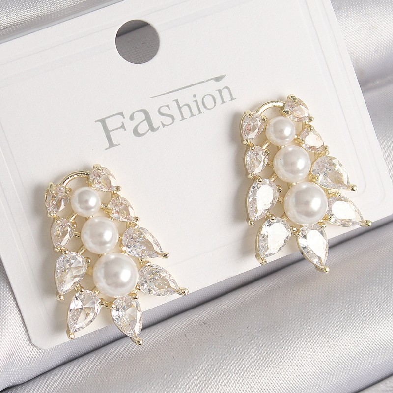 Pirinç Gold Renk Zirkon Taşlı Yaprak Model İnci Detay Kadın Küpe