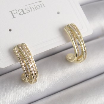 Pirinç Gold Renk Zirkon Taşlı Yarım Halka Model Kadın Küpe