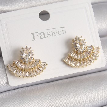 Pirinç Gold Renk Zirkon Taşlı Yelpaze Model Kadın Küpe