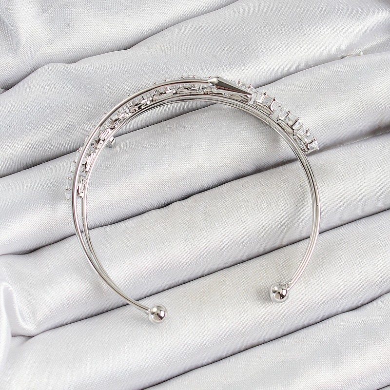 Pirinç Gümüş Renk Arpa Zirkon Taşlı Kadın Bileklik