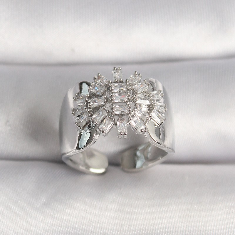 Pirinç Gümüş Renk Ayarlanabilir Baget Zirkon Taş Model Kadın Yüzük