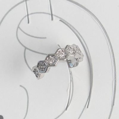 Pirinç Gümüş Renk Bal Peteği Model Zirkon Taşlı Kadın Kıkırdak Küpe