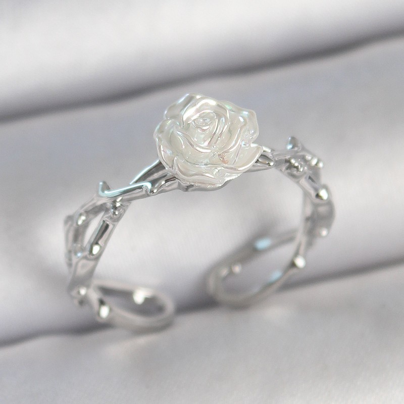 Pirinç Gümüş Renk Beyaz Gül Model Ayarlanabilir Kadın Yüzük