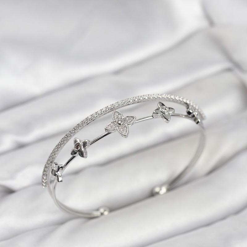 Pirinç Gümüş Renk Çiçek Model Kadın Bileklik