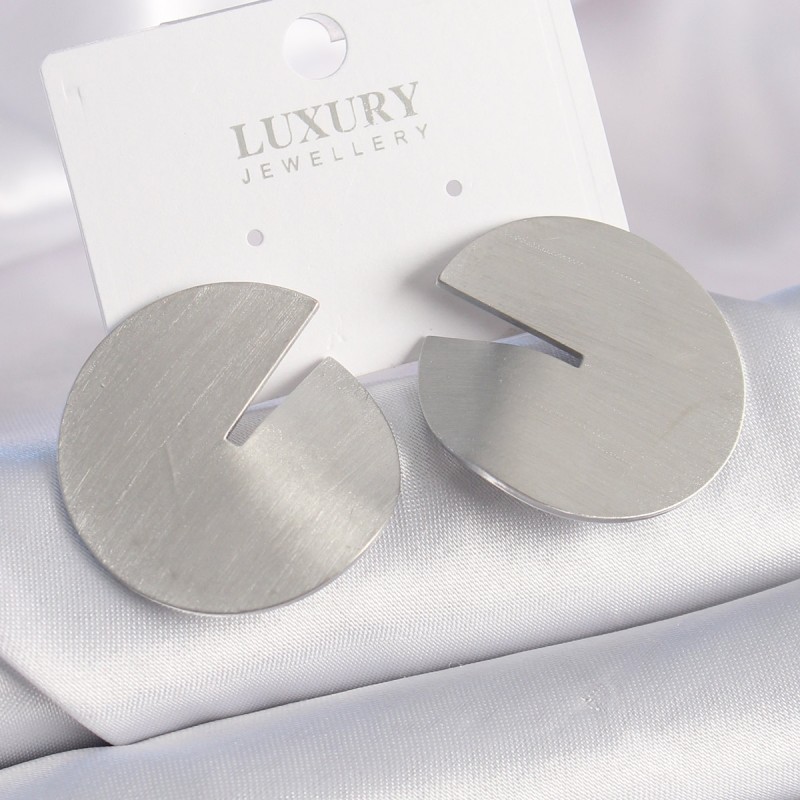 Pirinç Gümüş Renk Daire Plaka Model Kadın Küpe