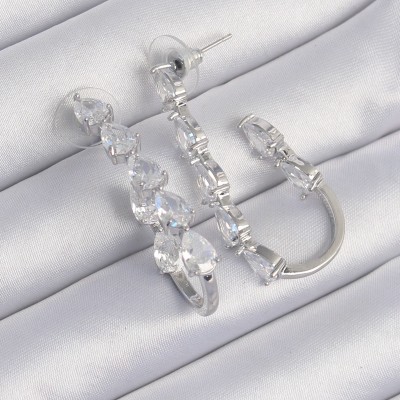 Pirinç Gümüş Renk Damla Zirkon Taş Tasarımlı Küpe